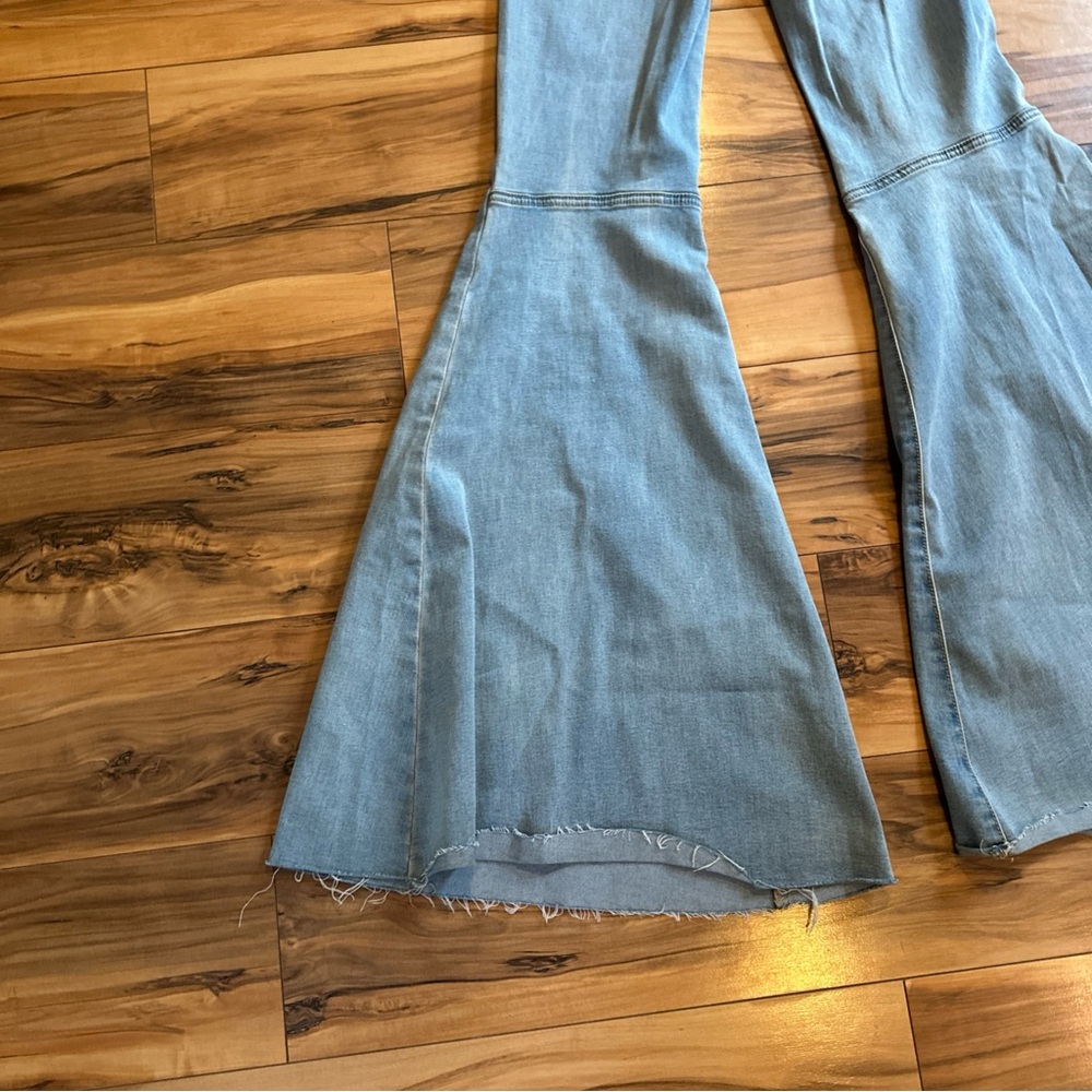 FREE PEOPLE Just Float On Super Flare Bell Bottom Jeans-Blue Rinse-Size 25 (1) - Picture 13 of 16